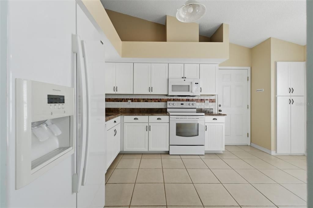 For Sale: $270,000 (2 beds, 2 baths, 1283 Square Feet)