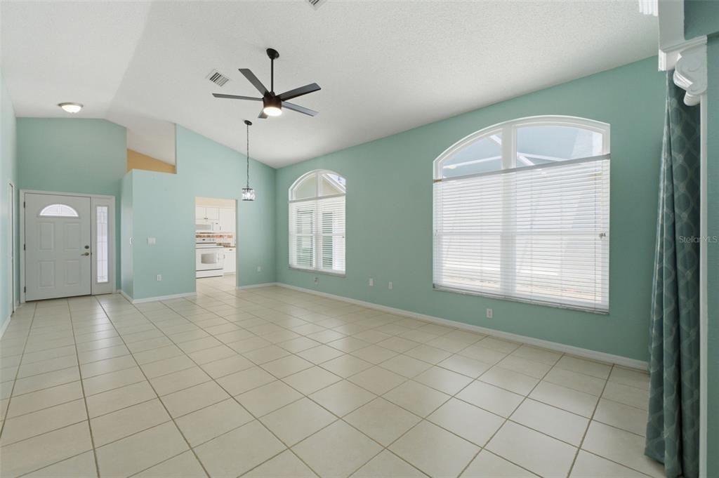 For Sale: $270,000 (2 beds, 2 baths, 1283 Square Feet)