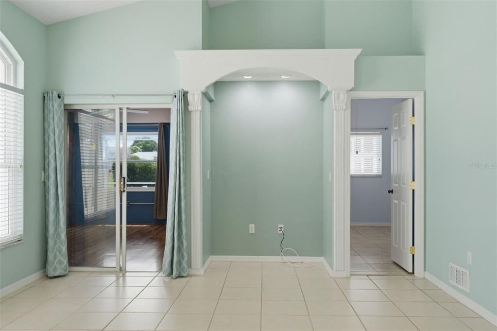 For Sale: $270,000 (2 beds, 2 baths, 1283 Square Feet)