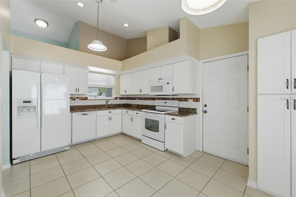 For Sale: $270,000 (2 beds, 2 baths, 1283 Square Feet)