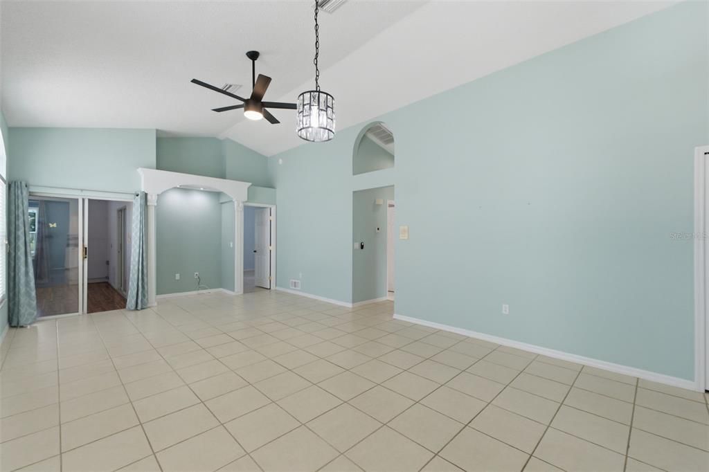 For Sale: $270,000 (2 beds, 2 baths, 1283 Square Feet)