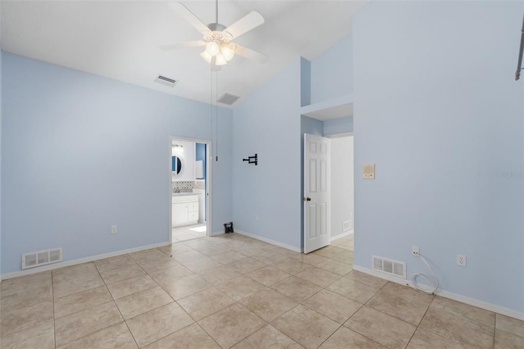 For Sale: $270,000 (2 beds, 2 baths, 1283 Square Feet)