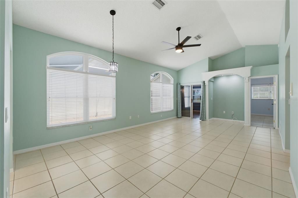 For Sale: $270,000 (2 beds, 2 baths, 1283 Square Feet)