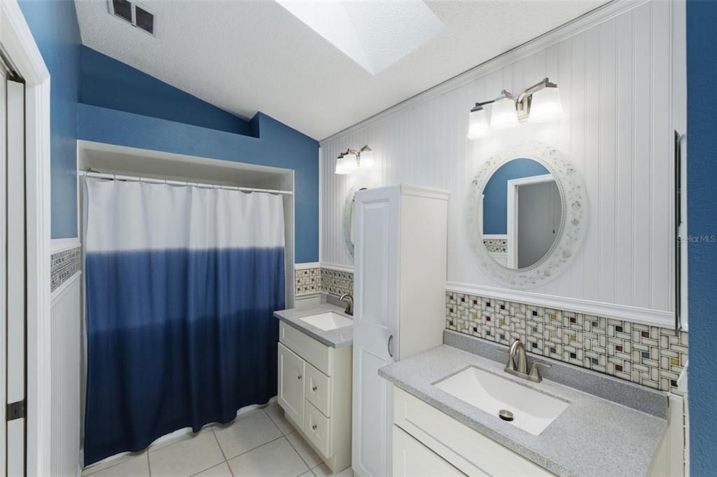For Sale: $270,000 (2 beds, 2 baths, 1283 Square Feet)