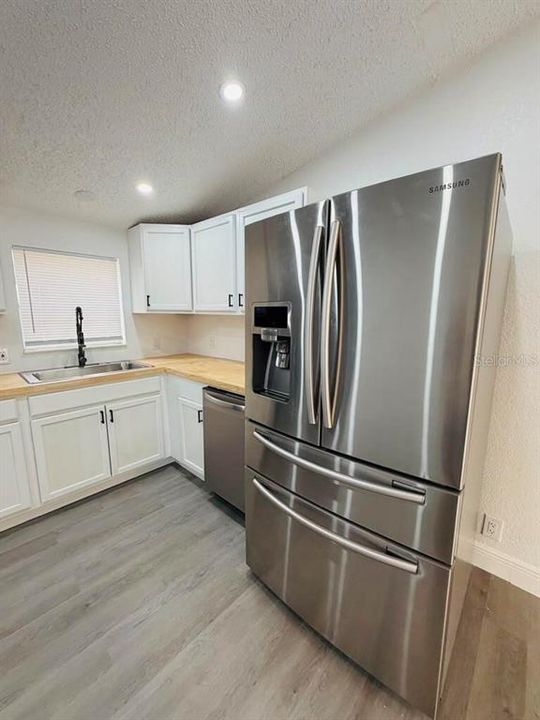 В аренду: $1,900 (3 спален, 2 ванн, 1000 Квадратных фут)
