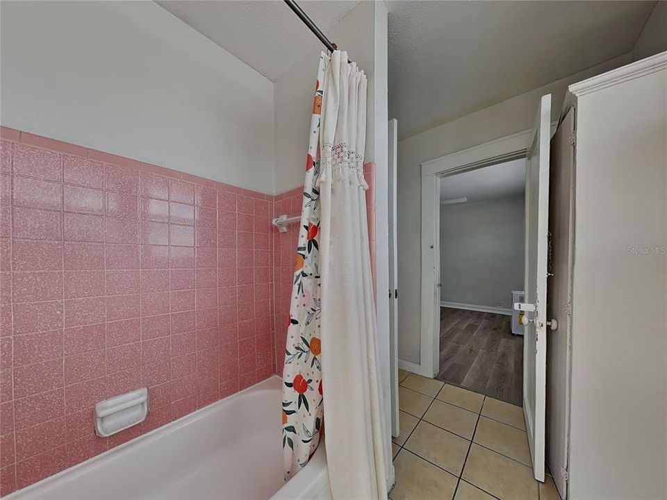 В аренду: $1,350 (2 спален, 1 ванн, 3285 Квадратных фут)