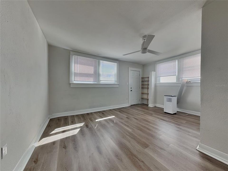 В аренду: $1,350 (2 спален, 1 ванн, 3285 Квадратных фут)