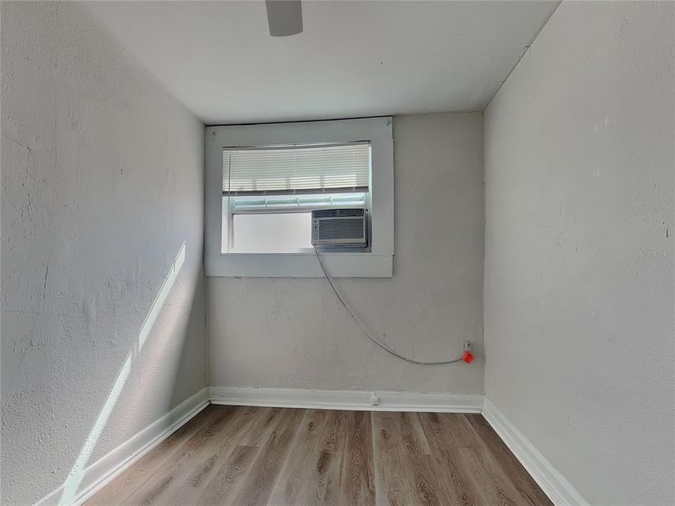 В аренду: $1,350 (2 спален, 1 ванн, 3285 Квадратных фут)