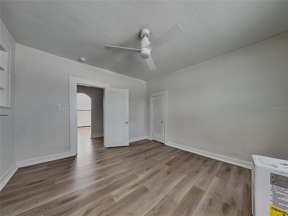 В аренду: $1,350 (2 спален, 1 ванн, 3285 Квадратных фут)