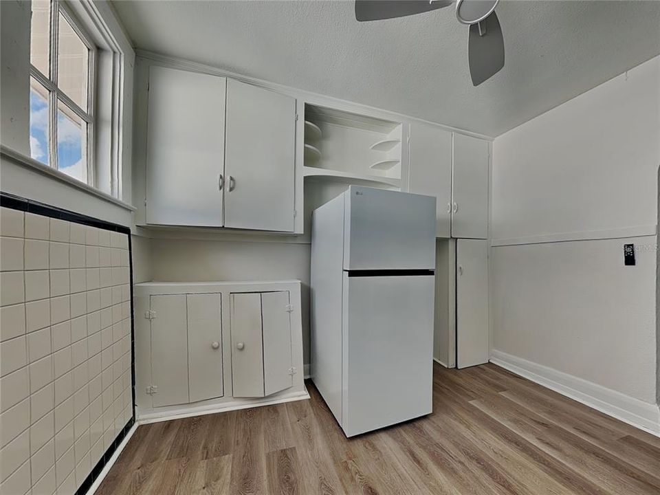 В аренду: $1,350 (2 спален, 1 ванн, 3285 Квадратных фут)