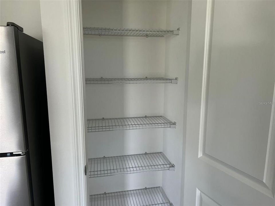 Под контрактом: $1,800 (3 спален, 2 ванн, 1404 Квадратных фут)