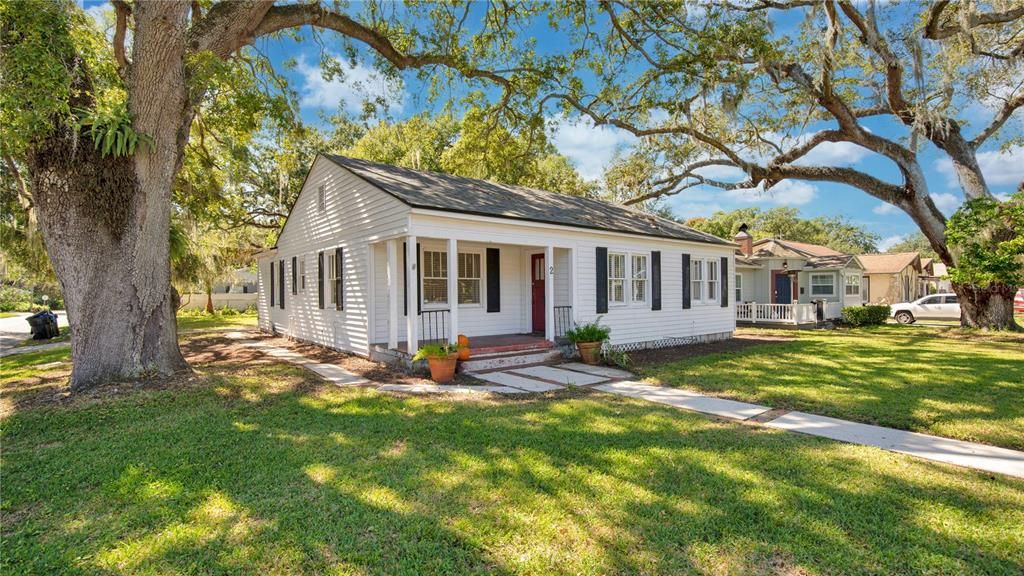 For Rent: $2,495 (3 beds, 2 baths, 1379 Square Feet)