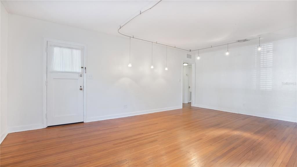 For Rent: $2,495 (3 beds, 2 baths, 1379 Square Feet)