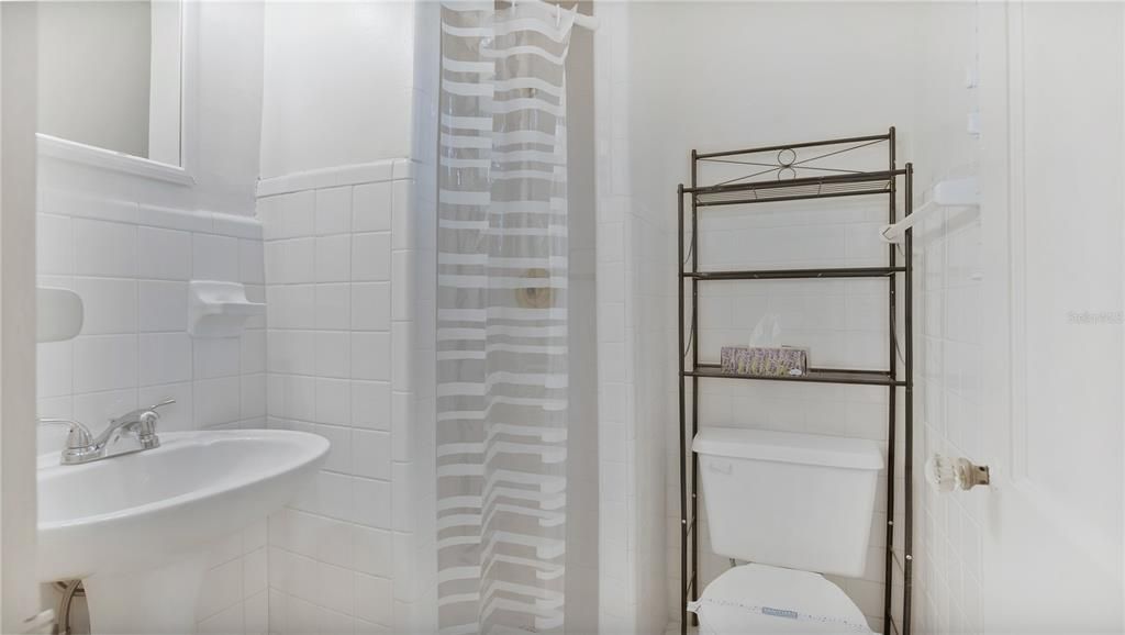 For Rent: $2,495 (3 beds, 2 baths, 1379 Square Feet)