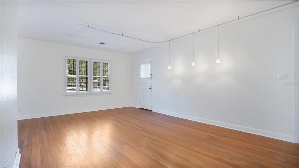 For Rent: $2,495 (3 beds, 2 baths, 1379 Square Feet)