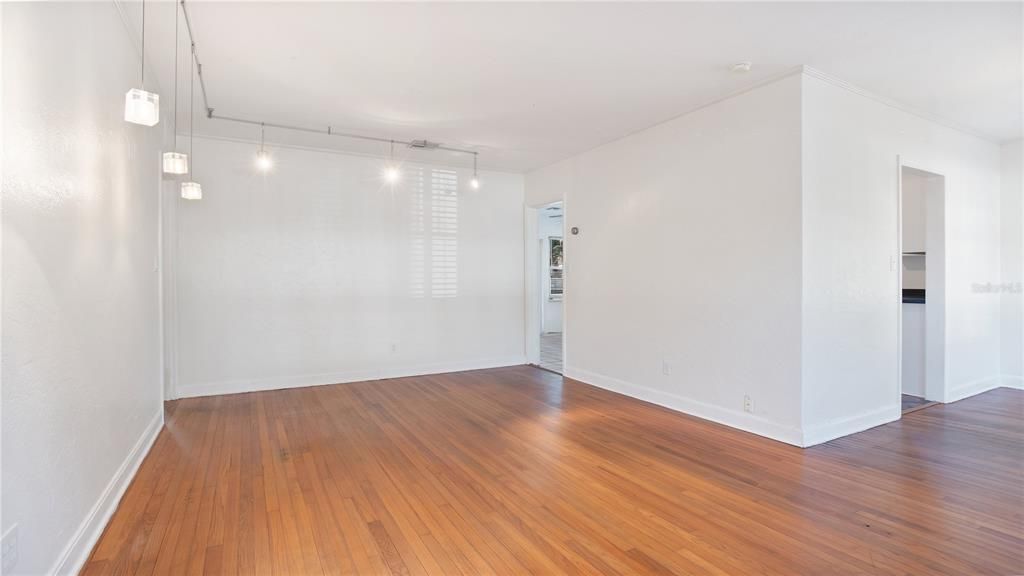 For Rent: $2,495 (3 beds, 2 baths, 1379 Square Feet)