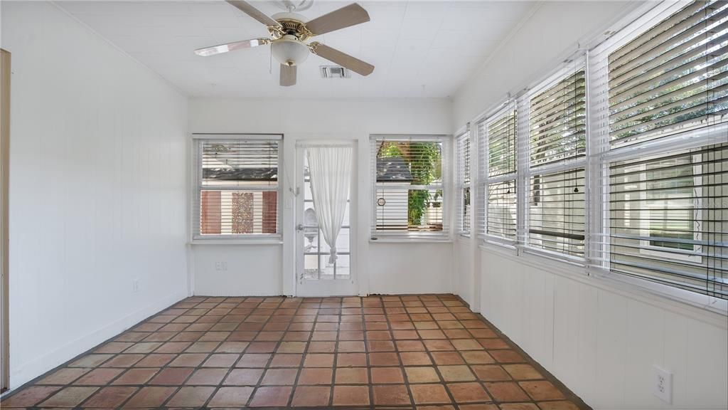 For Rent: $2,495 (3 beds, 2 baths, 1379 Square Feet)