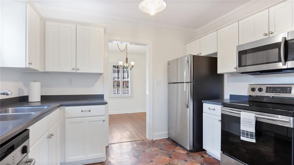 For Rent: $2,495 (3 beds, 2 baths, 1379 Square Feet)