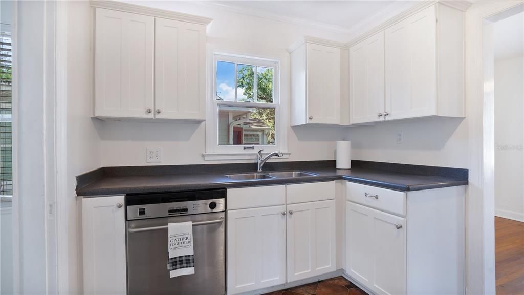 For Rent: $2,495 (3 beds, 2 baths, 1379 Square Feet)