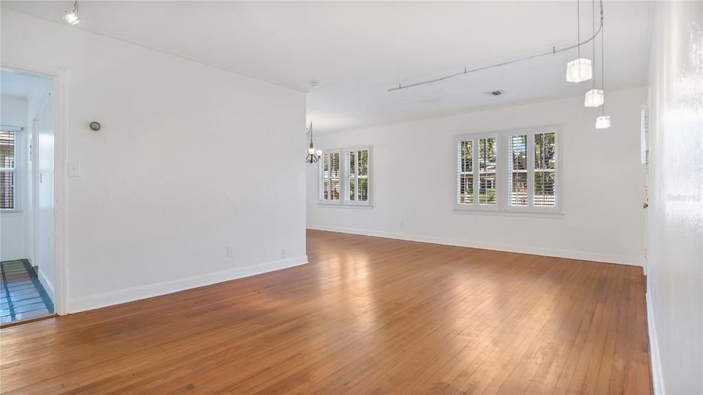 For Rent: $2,495 (3 beds, 2 baths, 1379 Square Feet)