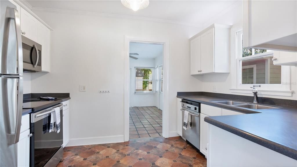 For Rent: $2,495 (3 beds, 2 baths, 1379 Square Feet)