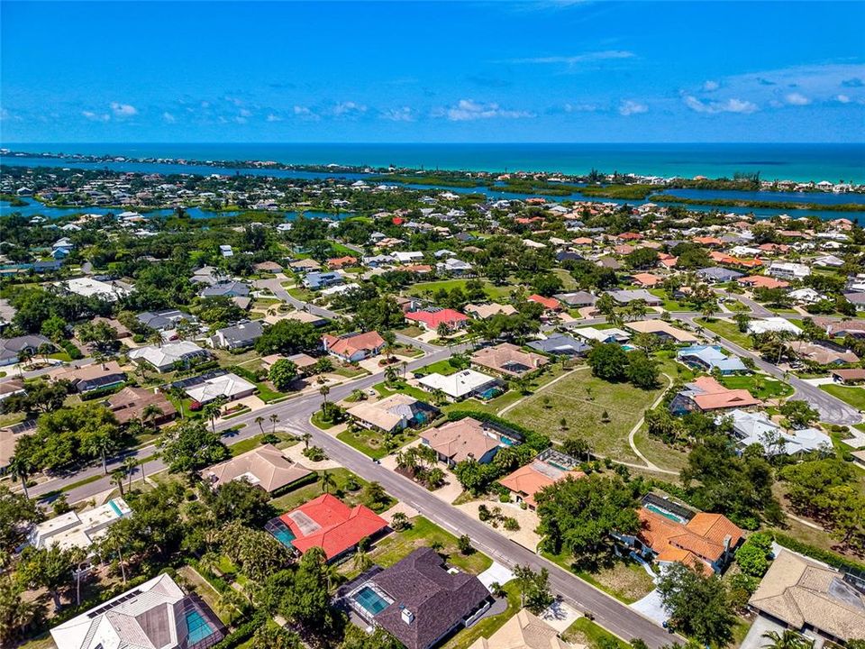 For Sale: $799,900 (3 beds, 2 baths, 2474 Square Feet)