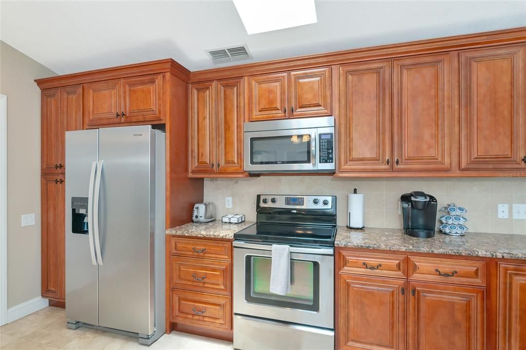 For Sale: $799,900 (3 beds, 2 baths, 2474 Square Feet)