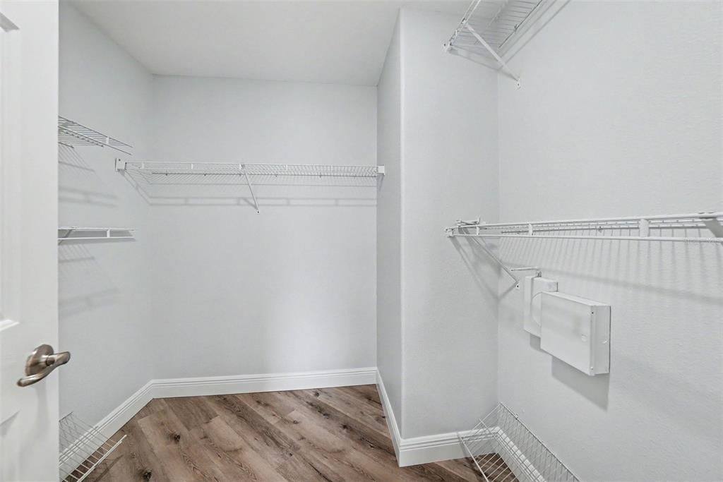 На продажу: $409,900 (4 спален, 2 ванн, 2055 Квадратных фут)