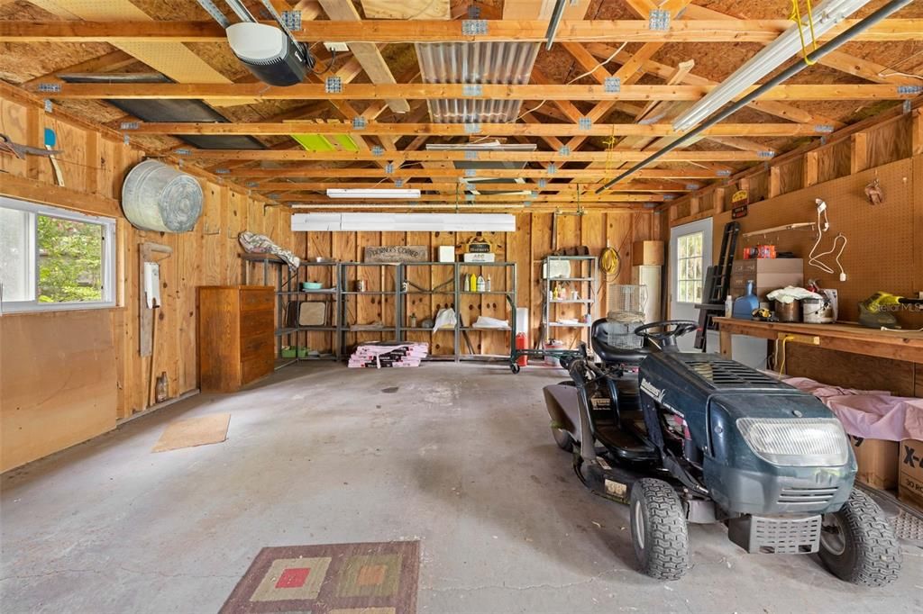 На продажу: $299,999 (4 спален, 2 ванн, 1326 Квадратных фут)