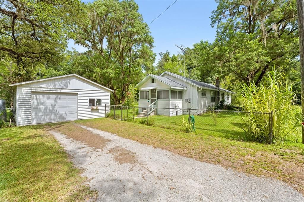 На продажу: $299,999 (4 спален, 2 ванн, 1326 Квадратных фут)