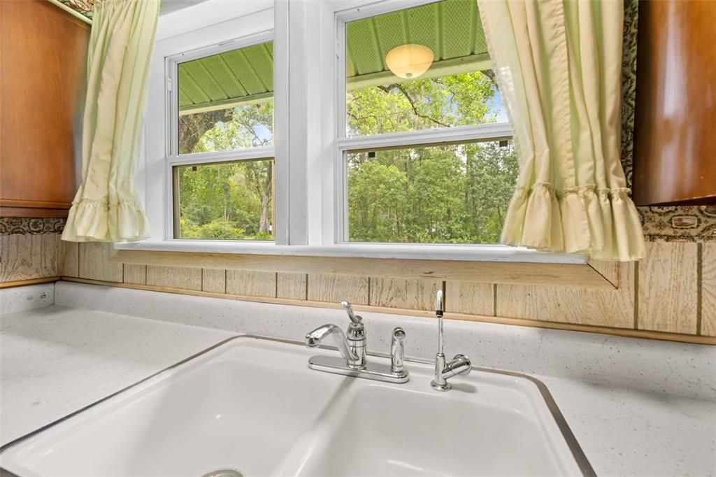 На продажу: $299,999 (4 спален, 2 ванн, 1326 Квадратных фут)
