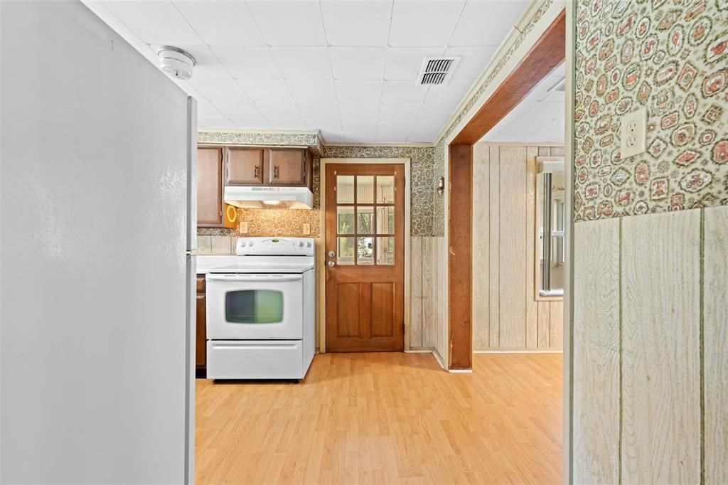 На продажу: $299,999 (4 спален, 2 ванн, 1326 Квадратных фут)