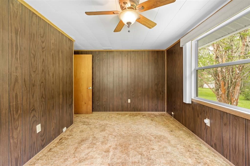 На продажу: $299,999 (4 спален, 2 ванн, 1326 Квадратных фут)