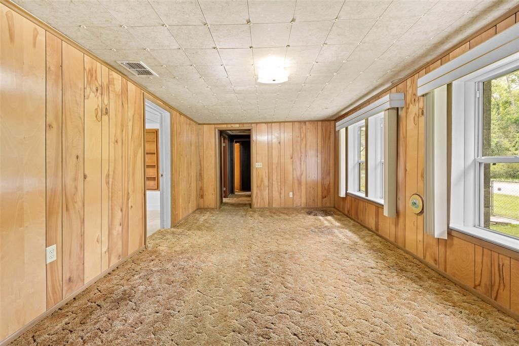 На продажу: $299,999 (4 спален, 2 ванн, 1326 Квадратных фут)