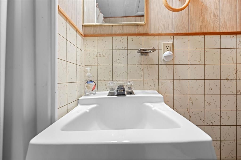 На продажу: $299,999 (4 спален, 2 ванн, 1326 Квадратных фут)