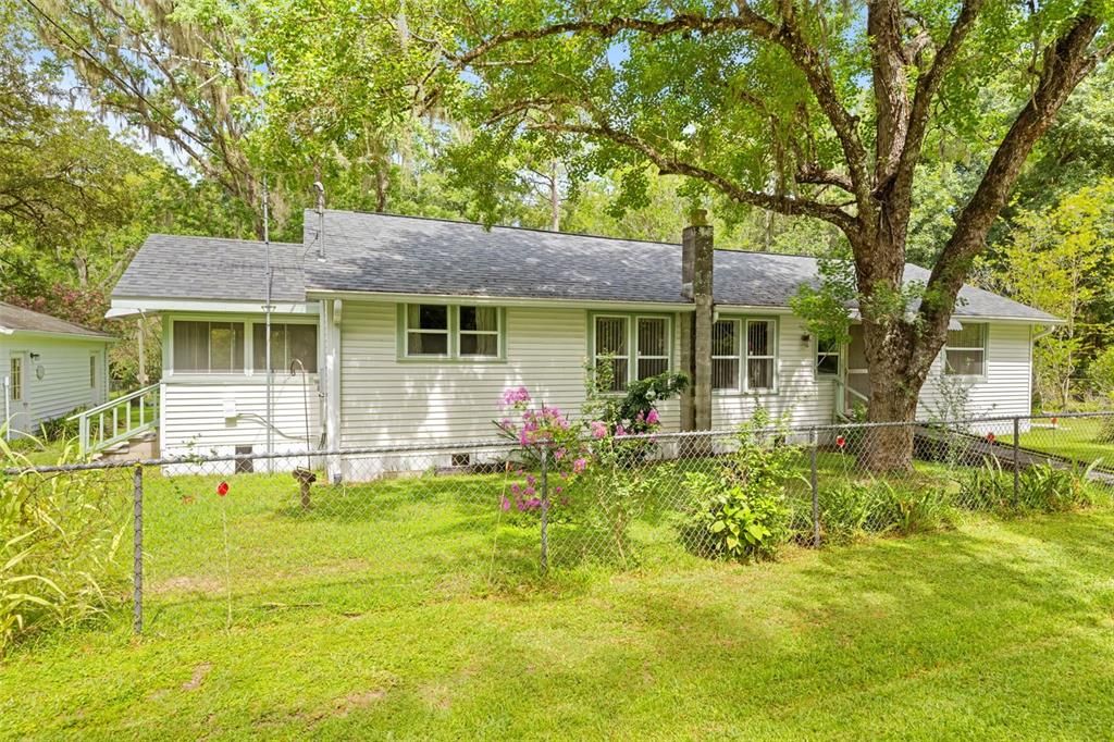 На продажу: $299,999 (4 спален, 2 ванн, 1326 Квадратных фут)