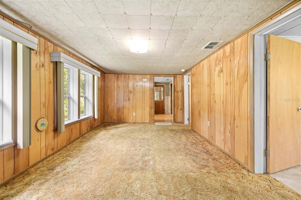 На продажу: $299,999 (4 спален, 2 ванн, 1326 Квадратных фут)