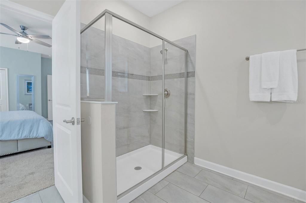 For Sale: $645,000 (8 beds, 5 baths, 3909 Square Feet)