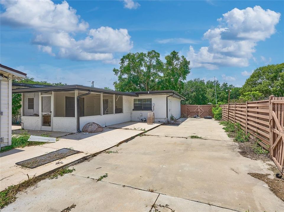 Active With Contract: $525,000 (5 beds, 3 baths, 2226 Square Feet)