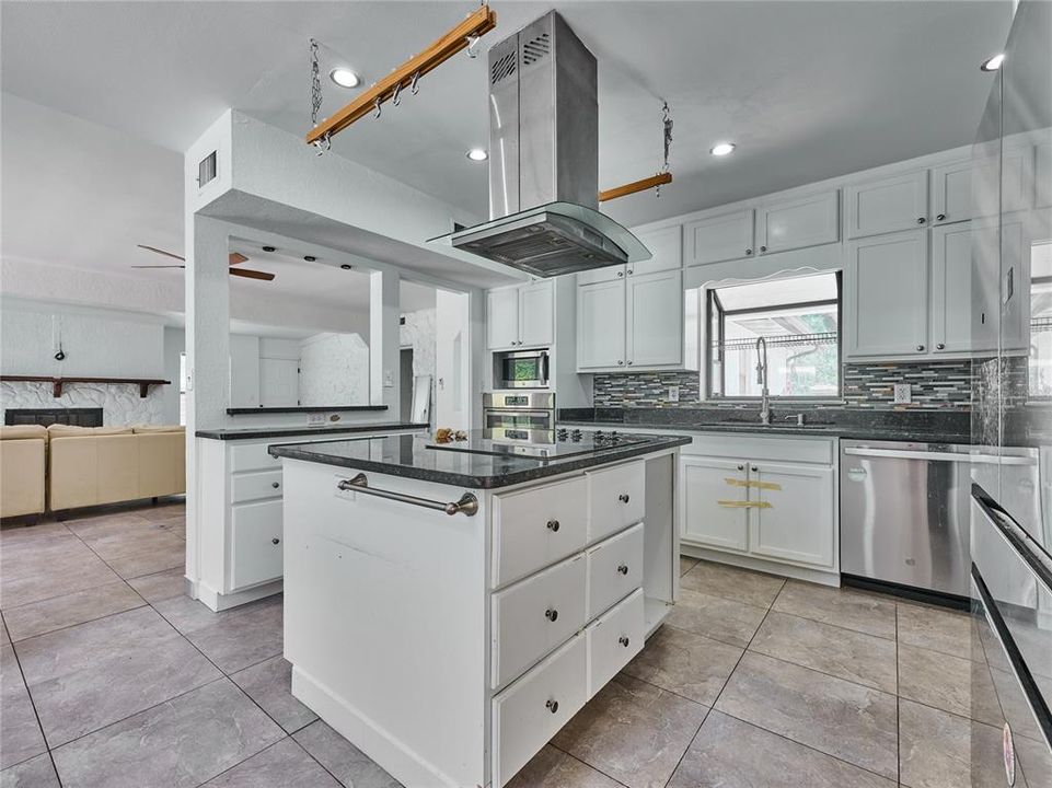 Active With Contract: $525,000 (5 beds, 3 baths, 2226 Square Feet)