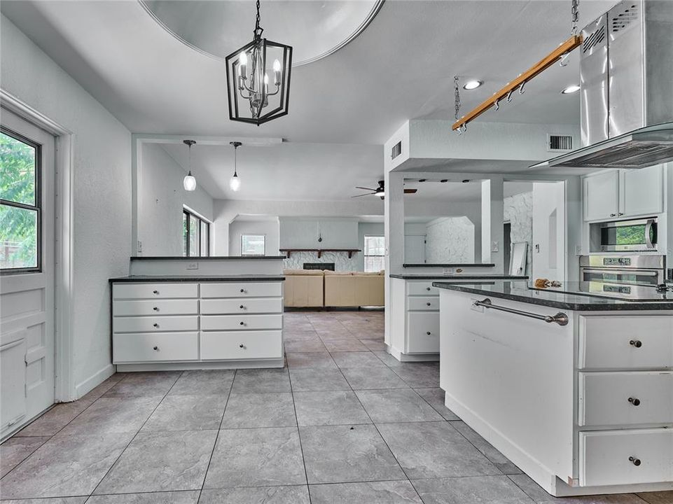 Active With Contract: $525,000 (5 beds, 3 baths, 2226 Square Feet)