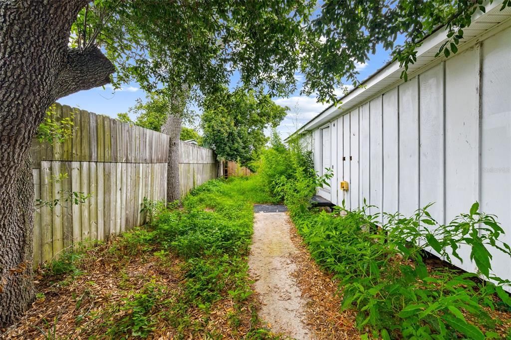For Sale: $264,950 (2 beds, 1 baths, 624 Square Feet)