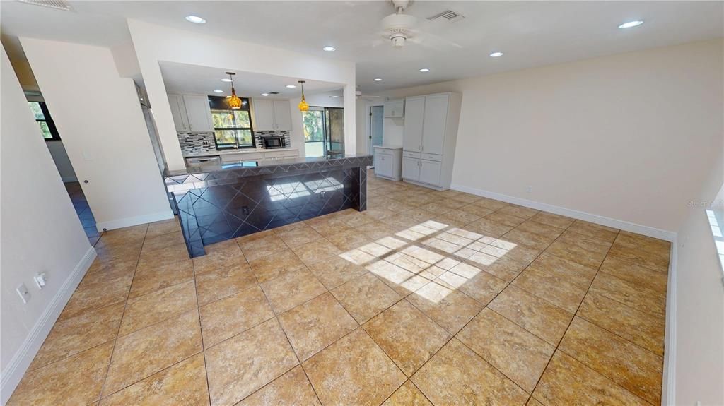 En Venta: $234,000 (3 camas, 2 baños, 1381 Pies cuadrados)