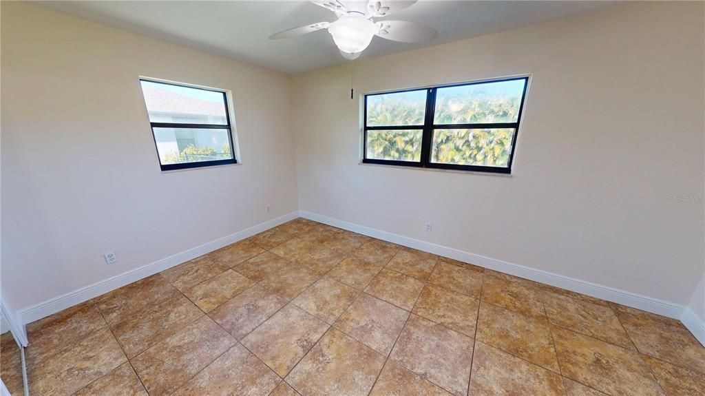 En Venta: $234,000 (3 camas, 2 baños, 1381 Pies cuadrados)