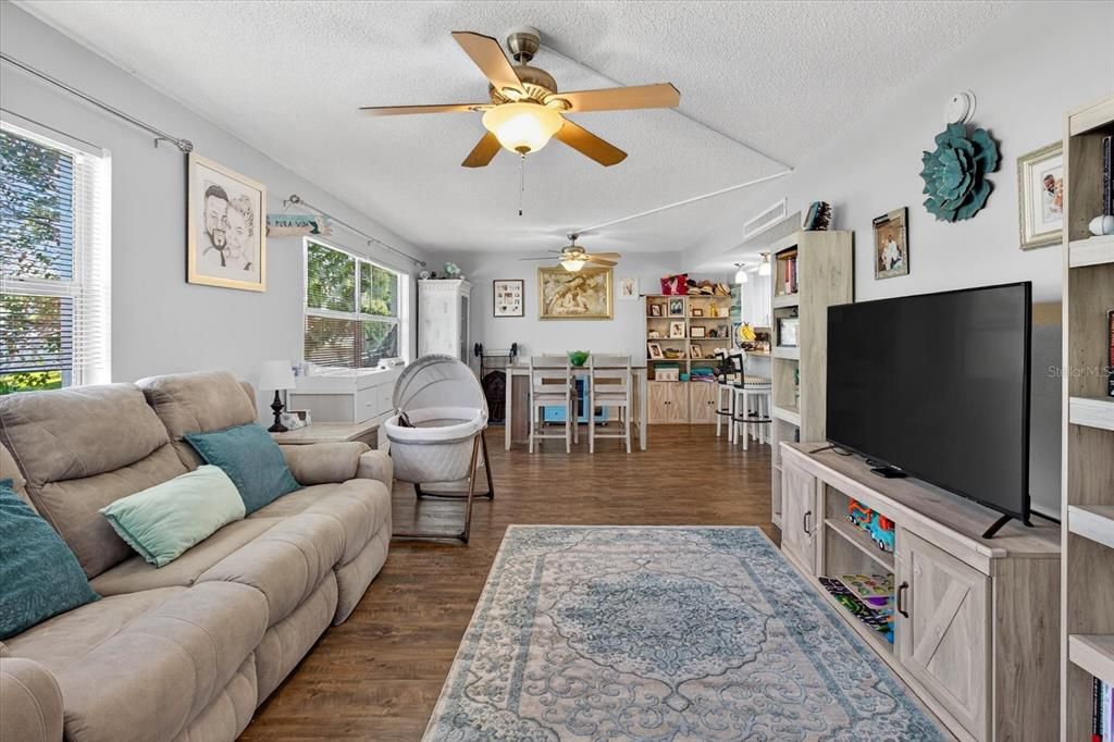 For Rent: $3,395 (4 beds, 2 baths, 1425 Square Feet)