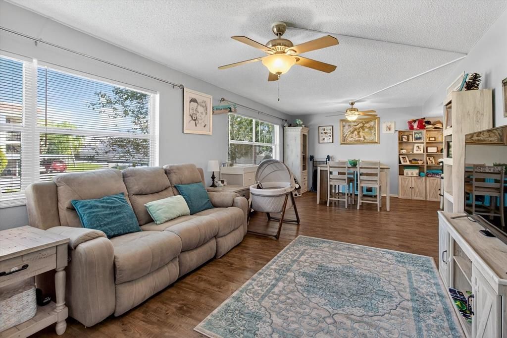 For Rent: $3,395 (4 beds, 2 baths, 1425 Square Feet)