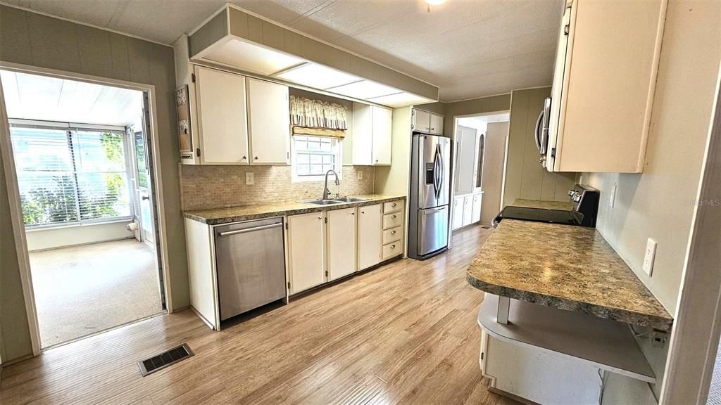 В аренду: $1,350 (2 спален, 2 ванн, 1464 Квадратных фут)