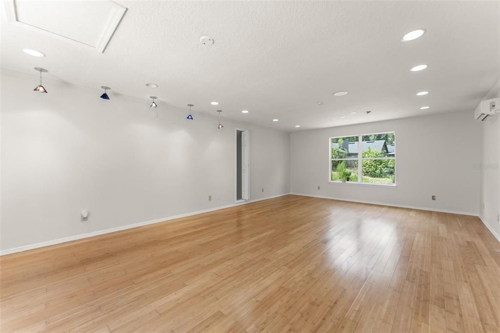 На продажу: $428,000 (3 спален, 2 ванн, 1835 Квадратных фут)