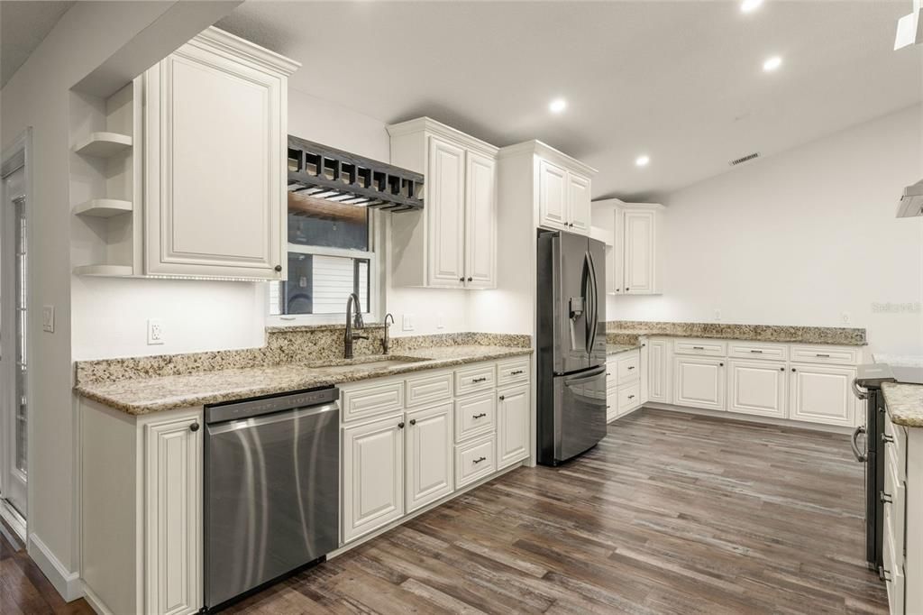 На продажу: $428,000 (3 спален, 2 ванн, 1835 Квадратных фут)