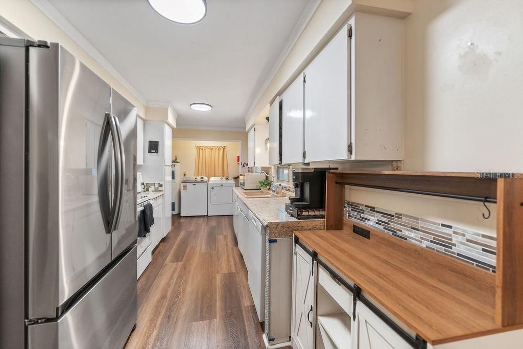 На продажу: $289,990 (2 спален, 2 ванн, 1470 Квадратных фут)